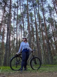 Ja i rower w lesie