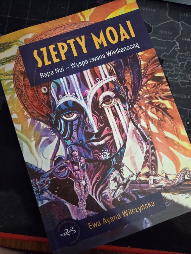 Okładka książki "Szepty Moai"